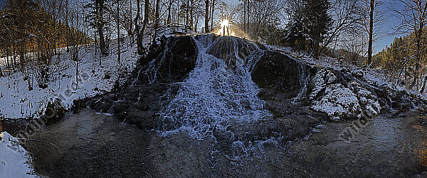 Wasserfall im Winter Panorama